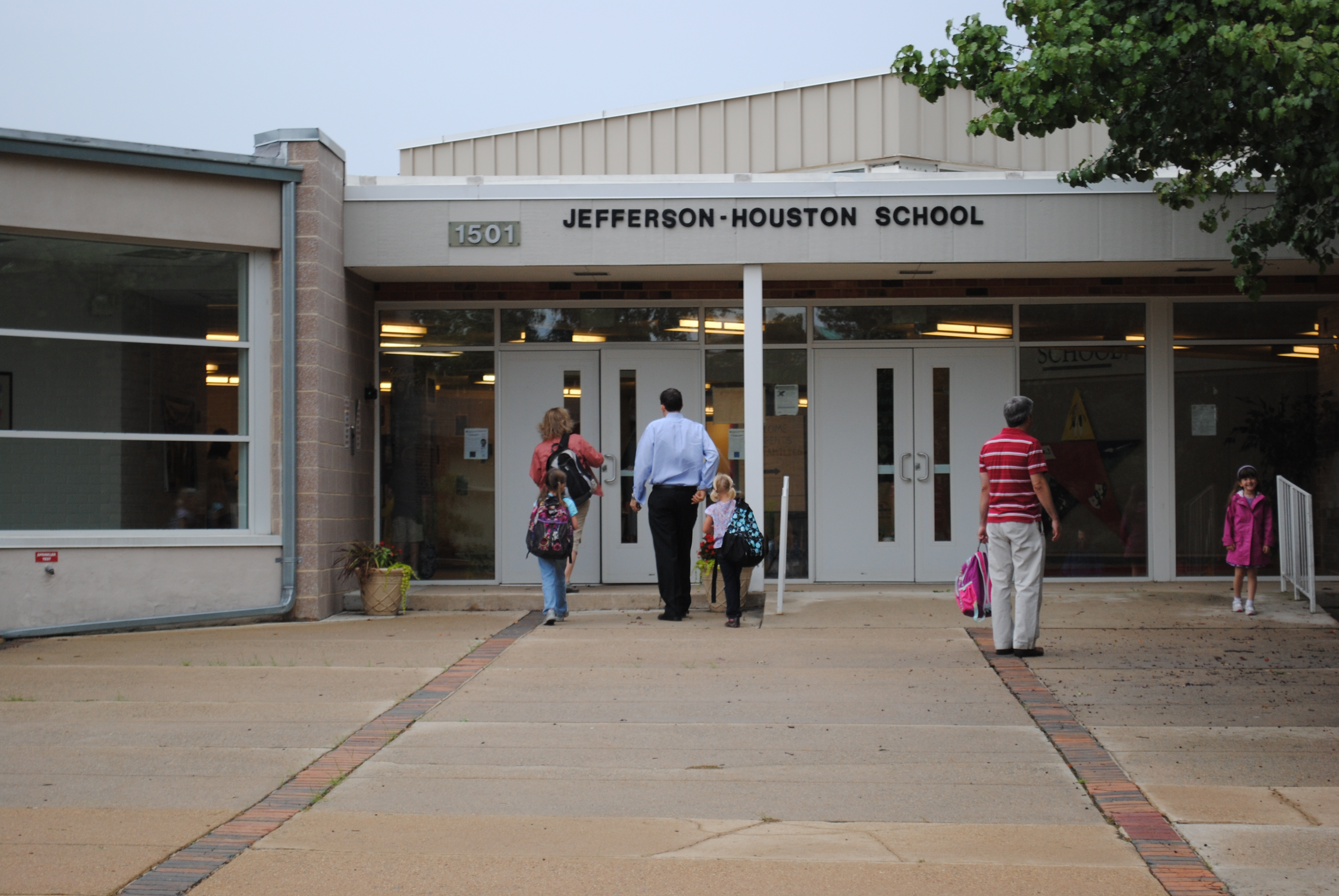 Parents debate possible state takeover of Jefferson-Houston